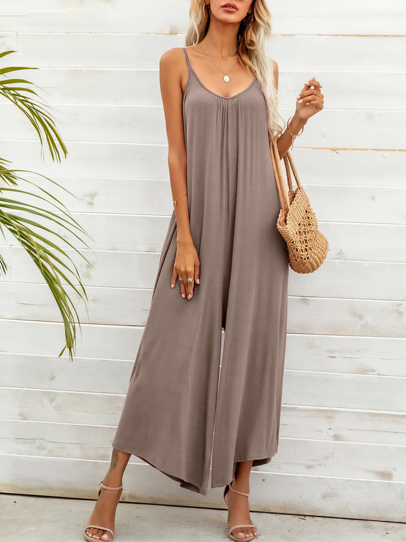 Solid Spaghetti Strap Scoop Neck outfit