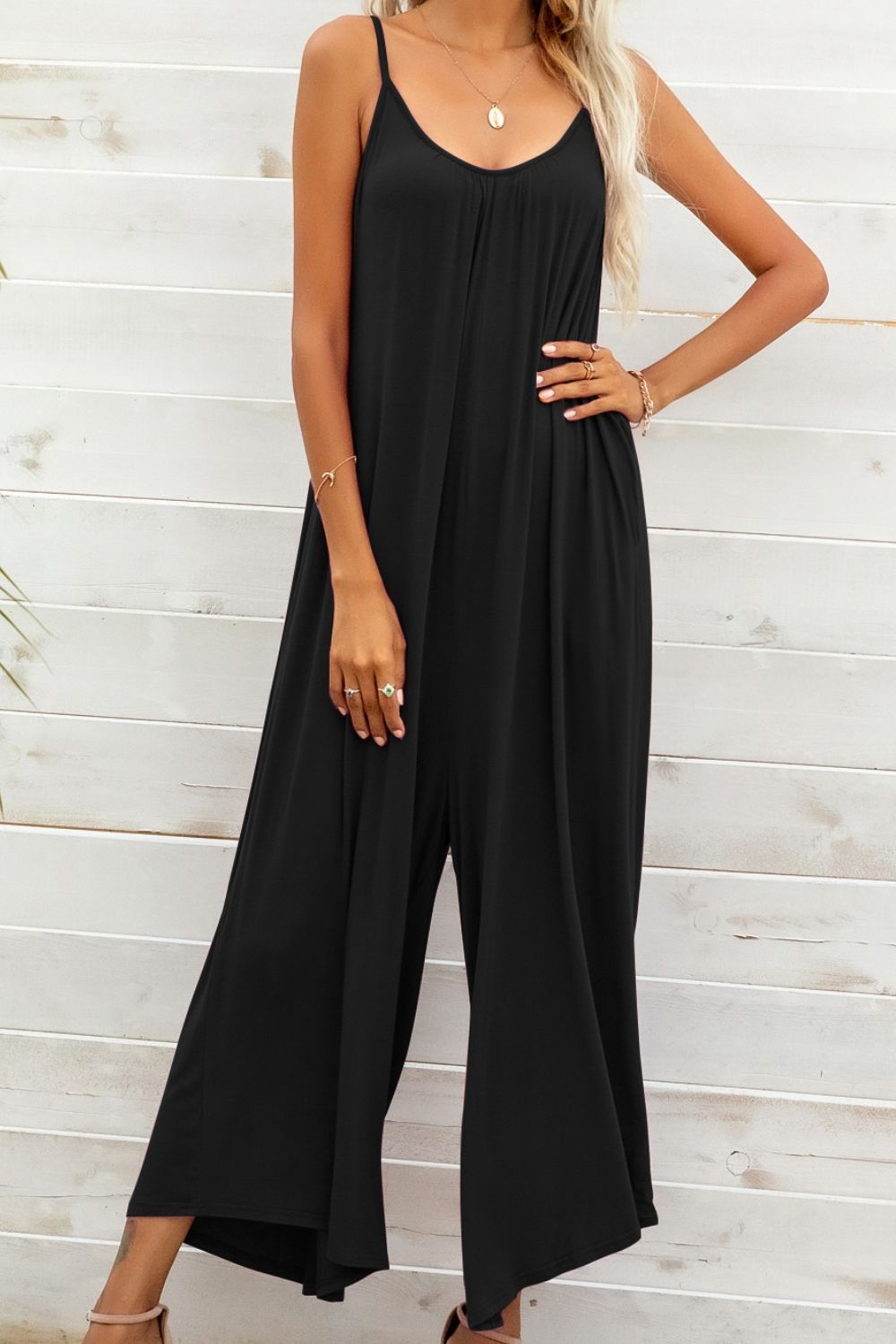 Solid Spaghetti Strap Scoop Neck outfit