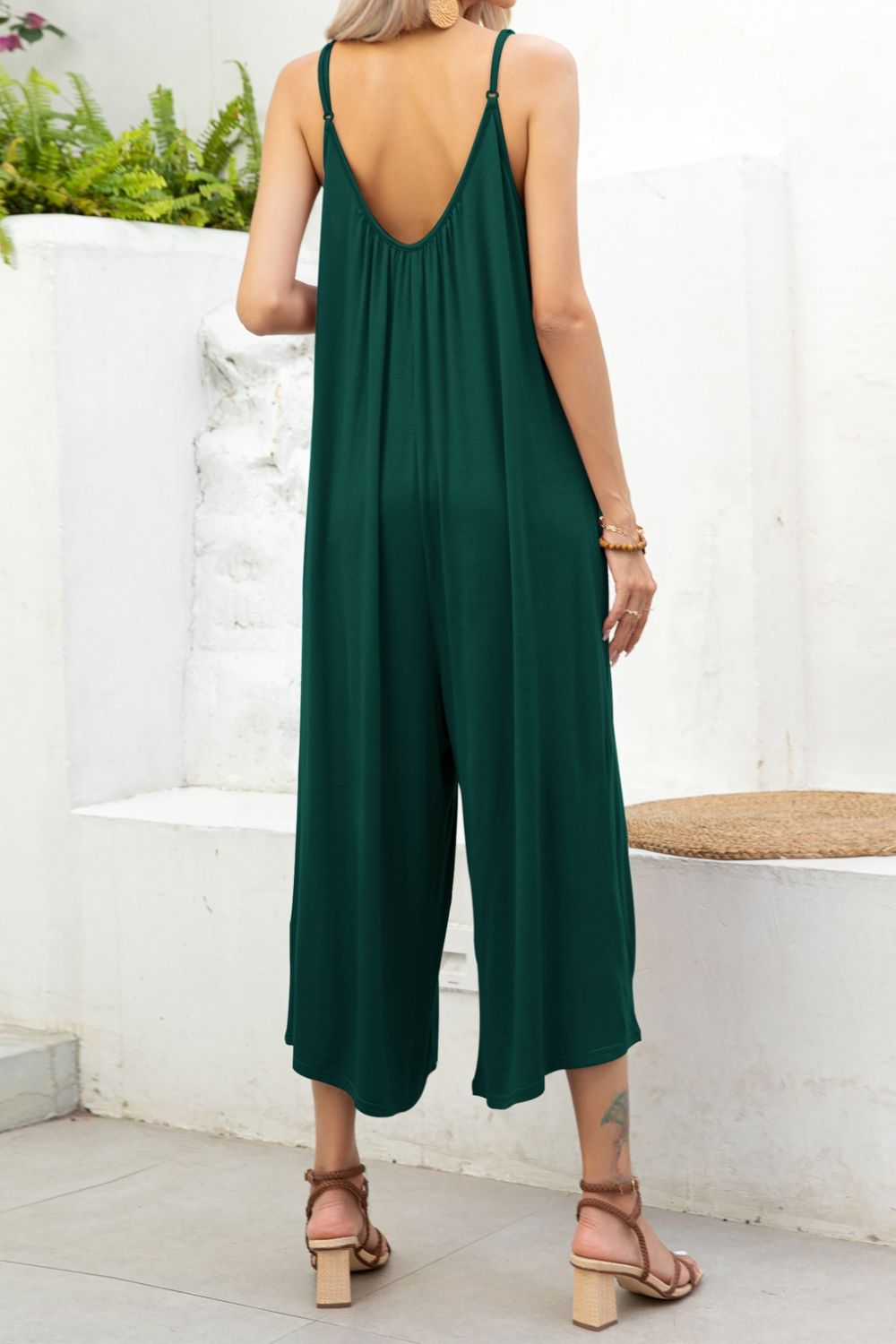 Solid Spaghetti Strap Scoop Neck outfit