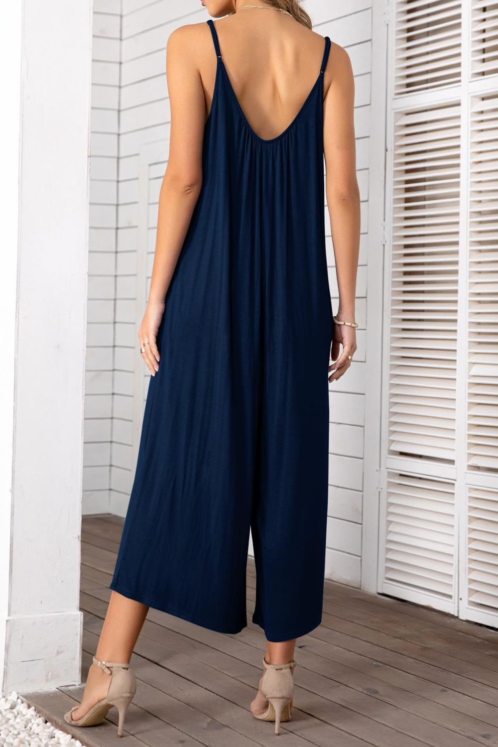 Solid Spaghetti Strap Scoop Neck outfit