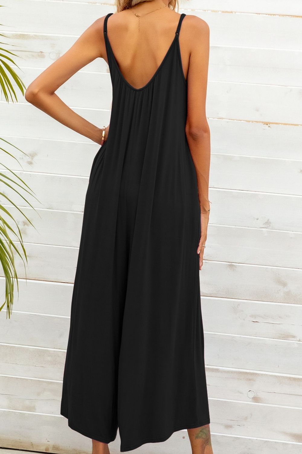Solid Spaghetti Strap Scoop Neck outfit